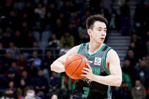 天天盈球在线-手感一般但视野极佳！赵继伟10中3拿到12分3板12助2断 正负值+34